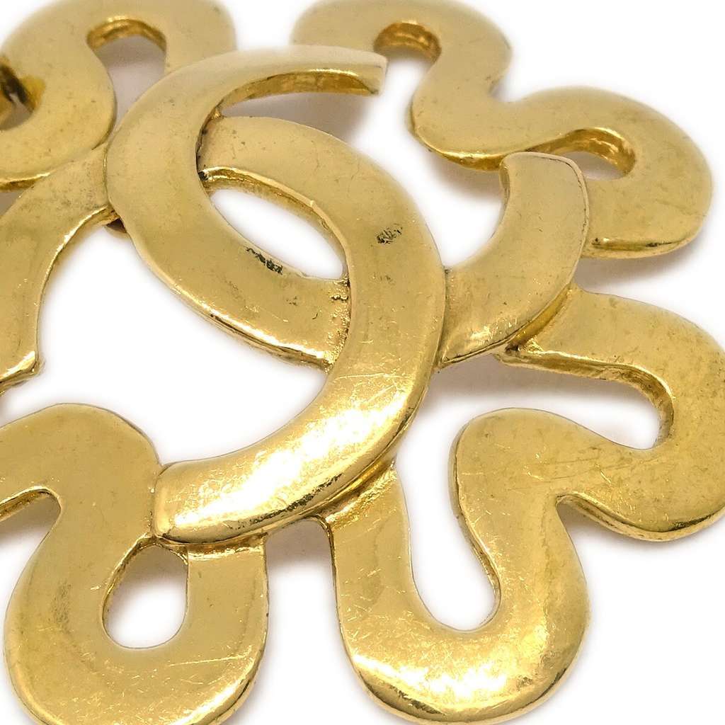 Chanel Vintage CC Flower Cutout Round Clip-On Earrings Gold Good condition - Back View
