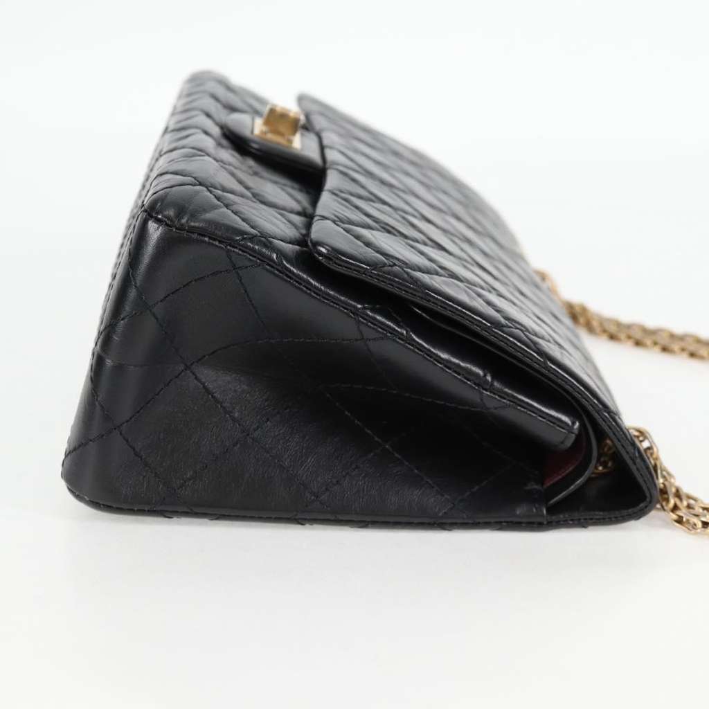 Chanel Reissue 2.55 Flap Bag Black Leather Good condition - Model View