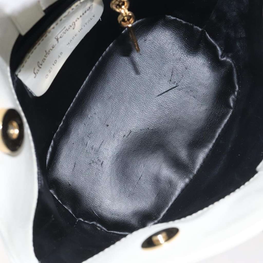 Salvatore Ferragamo Shoulder Bag White Leather Good condition - Box View