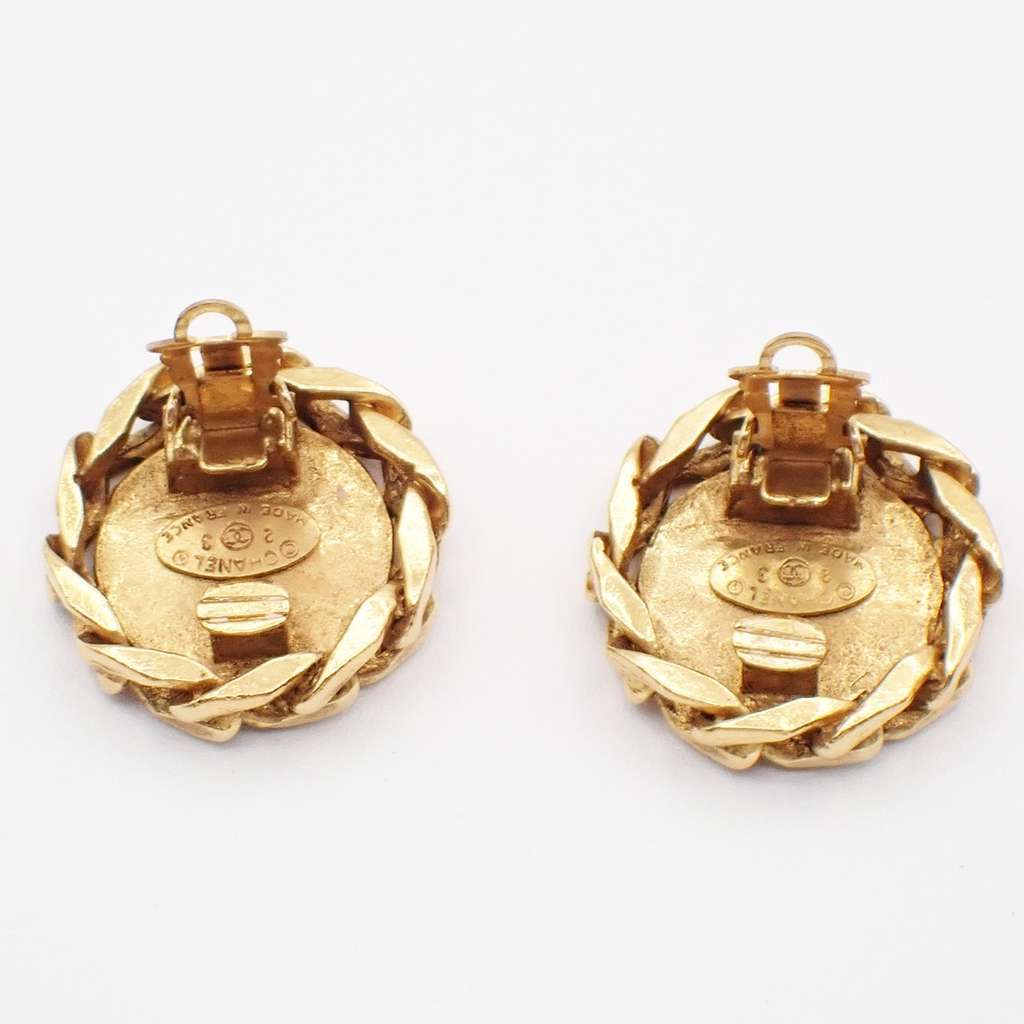 Chanel Vintage CC Round Clip-On Earrings Gold Good condition - Inside View
