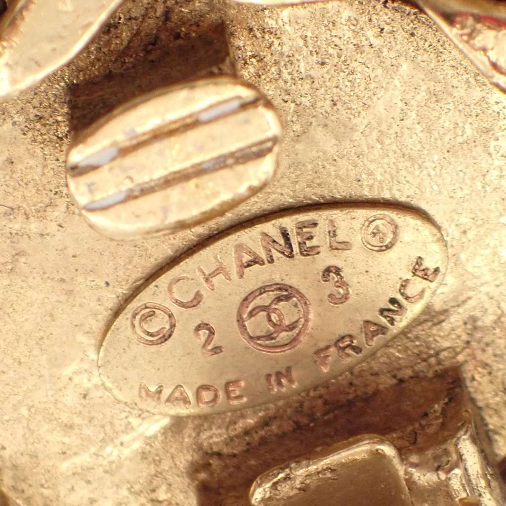 Chanel Vintage CC Round Clip-On Earrings Gold Good condition - Box View