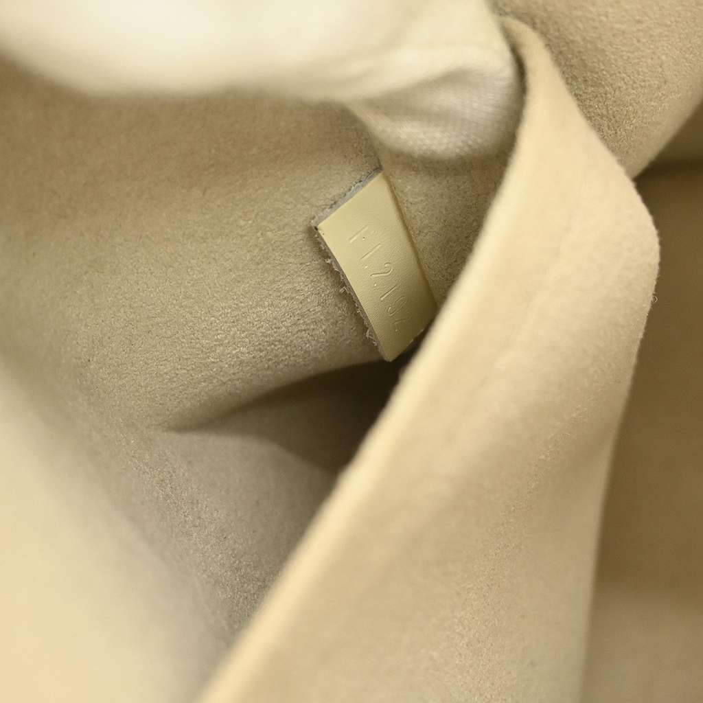 Louis Vuitton Alma Handbag Beige Leather Good condition - Box View