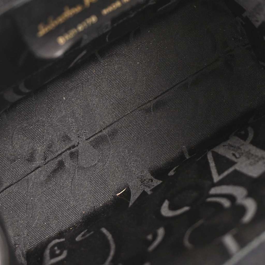 Salvatore Ferragamo Convertible Vara Bow Tote Black Leather Good condition - Inside View