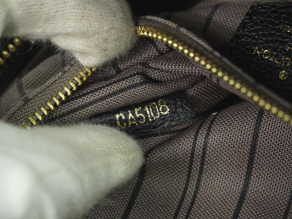 Louis Vuitton Sorbonne Backpack Black Leather Good condition - Model View