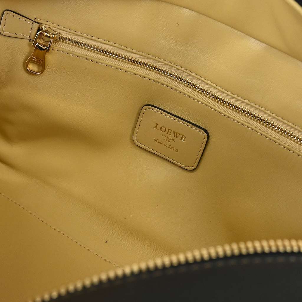 Loewe Amazona Bag Beige Leather Good condition - Model View
