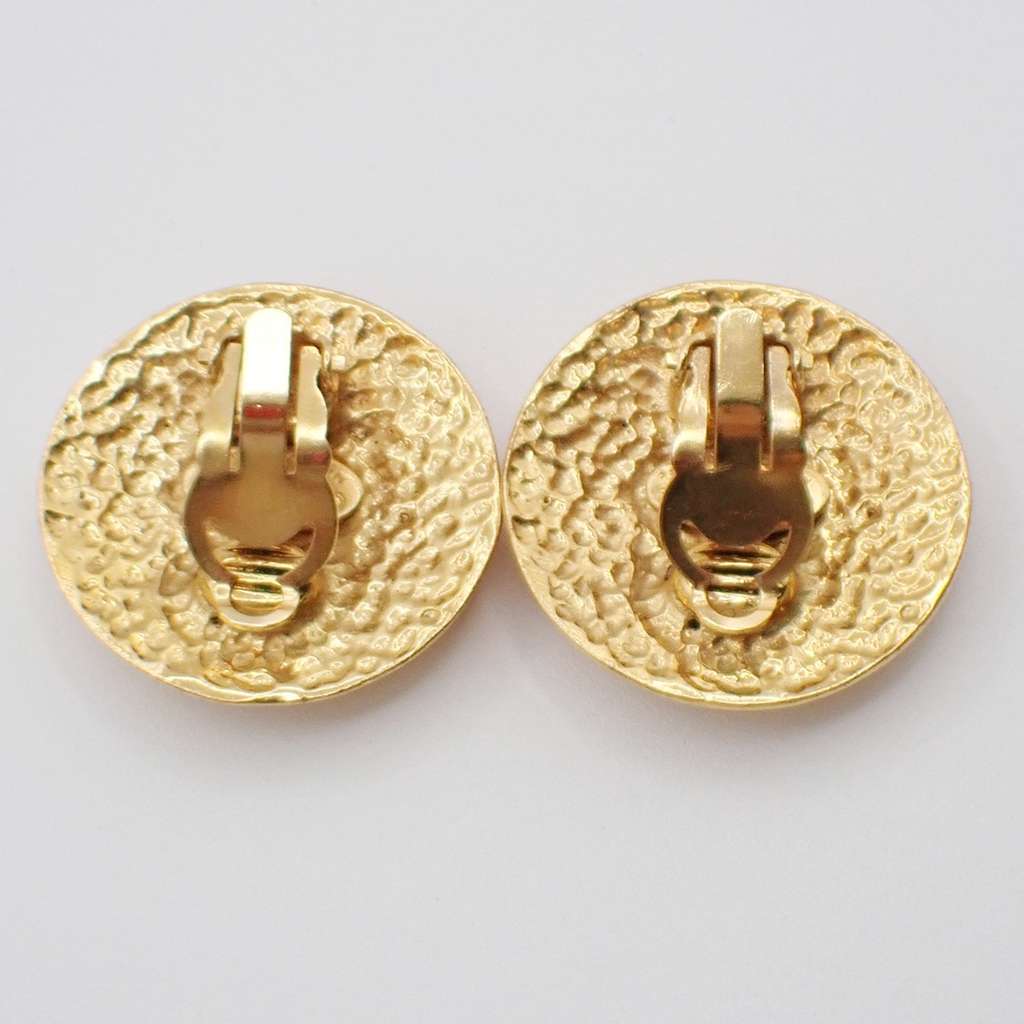 Chanel Vintage Round CC Clip-On Earrings Gold Good condition - Back View