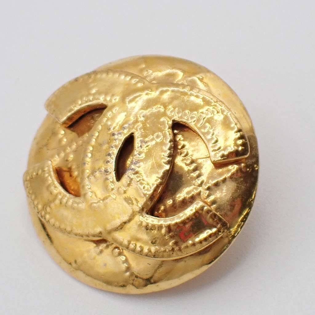 Chanel Vintage Round CC Clip-On Earrings Gold Good condition - Box View