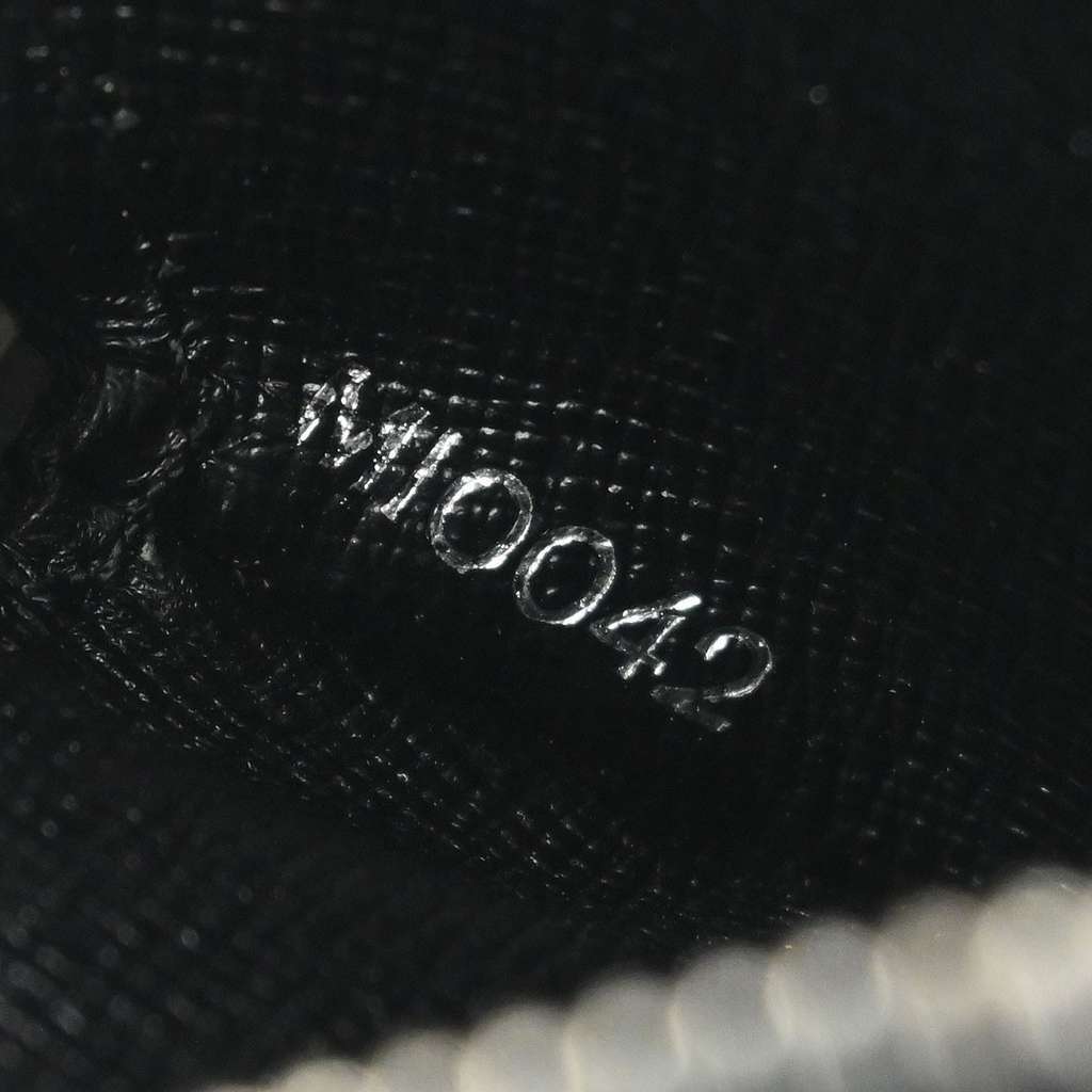 Louis Vuitton Round Coin Purse Black Leather Good condition - Model View