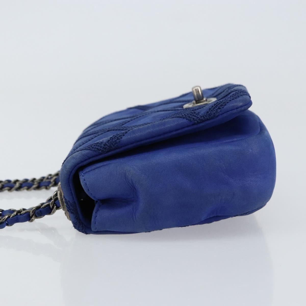 Chanel Diamond Stitch Chain Flap Bag Blue Leather Good condition - Model View