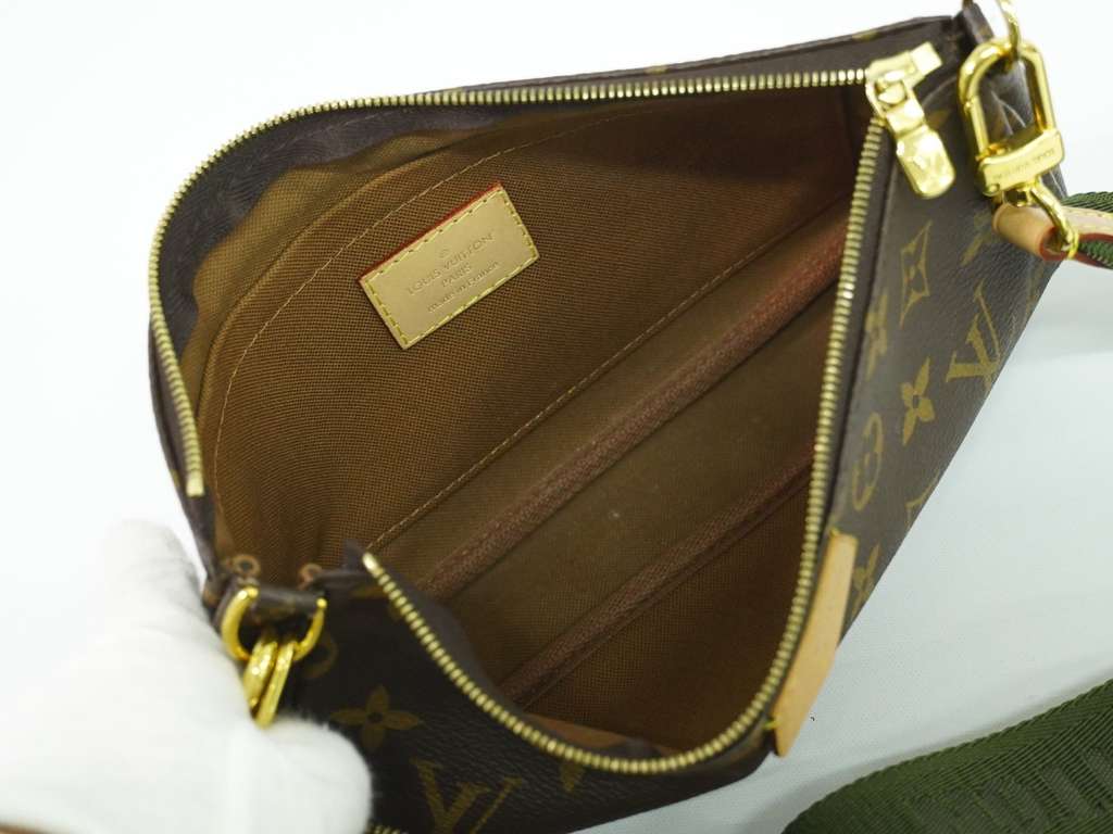 Louis Vuitton Multi Pochette Accessoires Brown Canvas Good condition - Model View