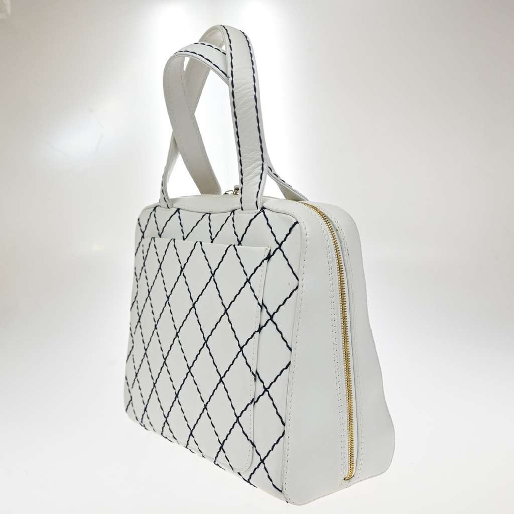 Chanel Surpique Zip Around Satchel White Leather Good condition - Model View