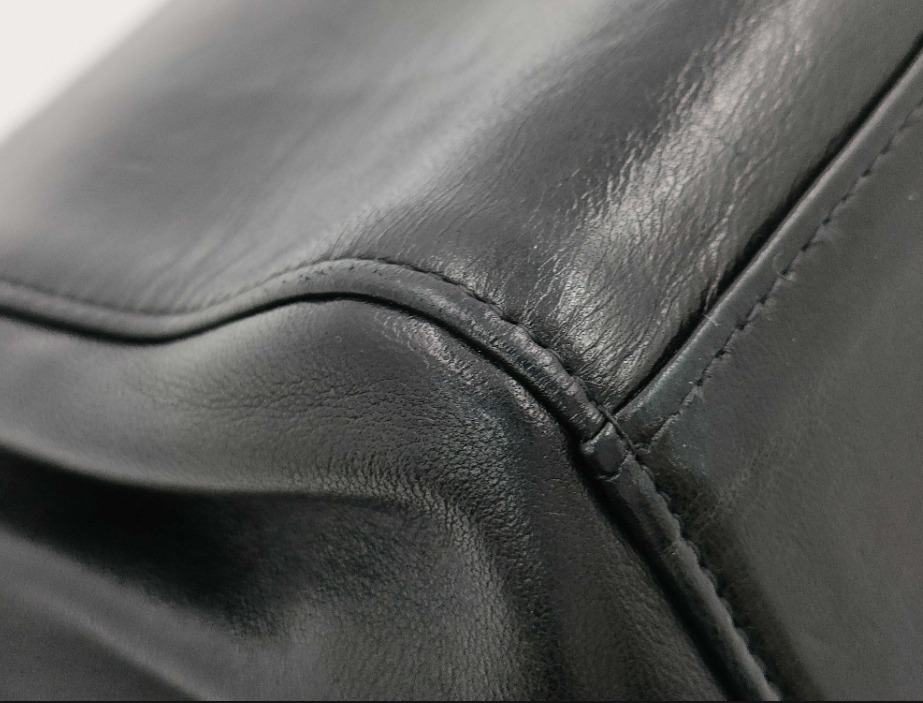 Chanel Vintage Reissue Square Flap Bag Black Leather Good condition - Model View