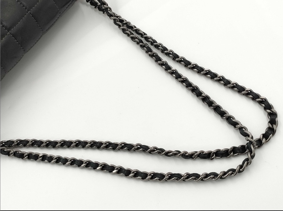 Chanel Vintage Reissue Square Flap Bag Black Leather Good condition - Box View