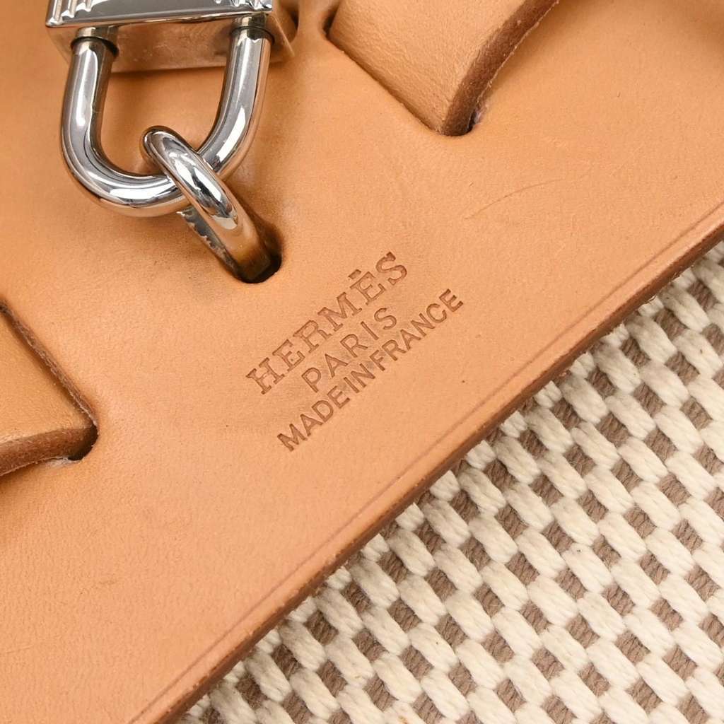 Hermès Herbag A Dos Backpack Beige Canvas Good condition - Model View