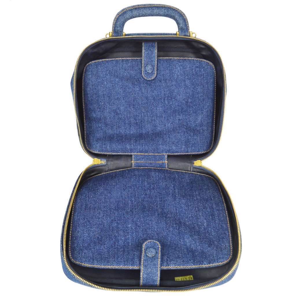 Chanel Vintage Timeless Zip Around Vanity Case Blue Good condition - Inside View