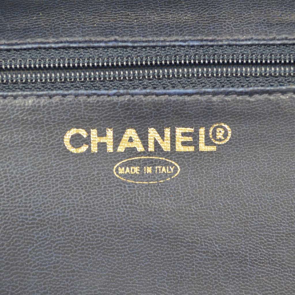 Chanel Vintage Timeless Zip Around Vanity Case Blue Good condition - Model View