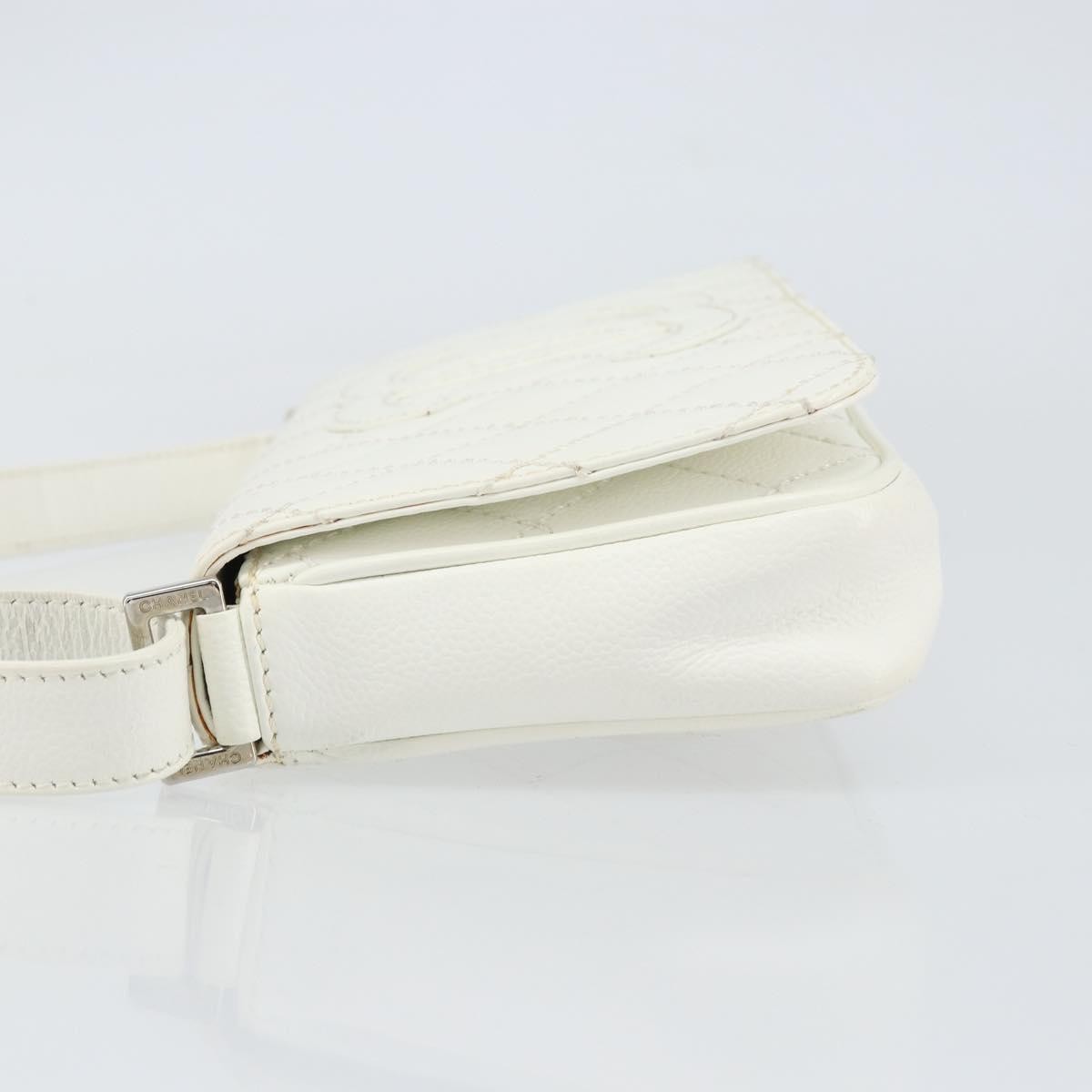 Chanel Vintage Timeless CC Adjustable Shoulder Bag White Leather Good condition - Model View