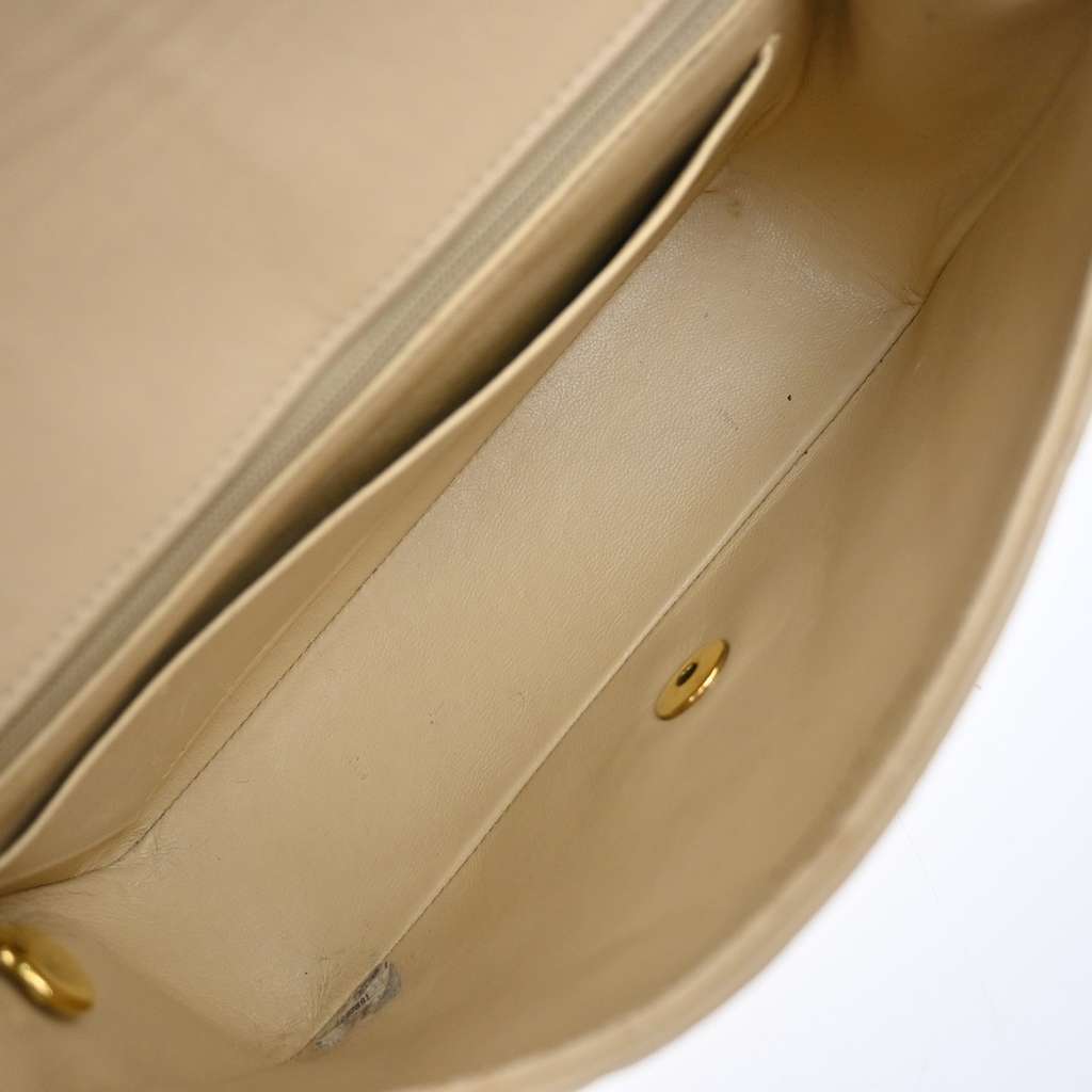 Chanel Vintage Diana Flap Bag Beige Leather Fair condition - Box View