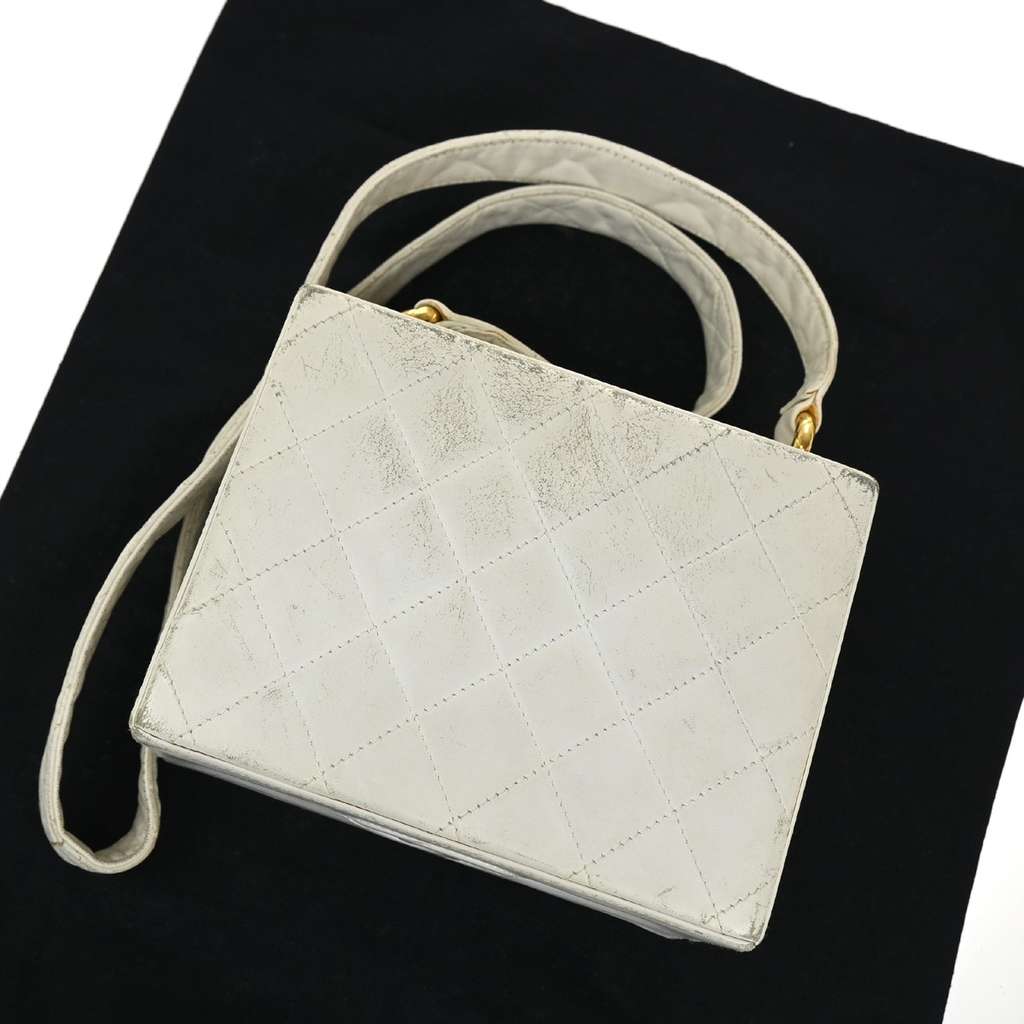 Chanel CC Logo Chain Handbag Ecru Good condition - Back View