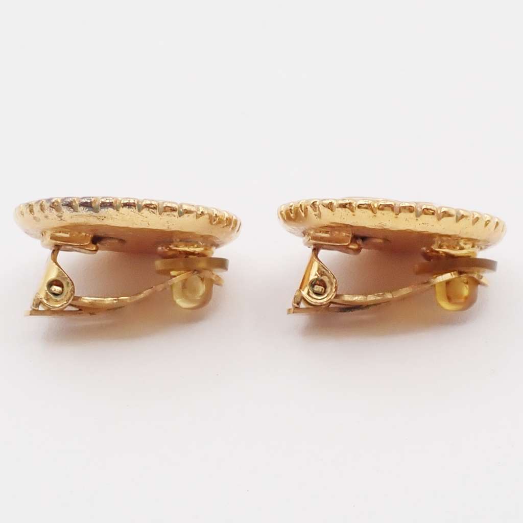 Chanel Vintage CC Round Clip-On Earrings Gold Good condition - Inside View