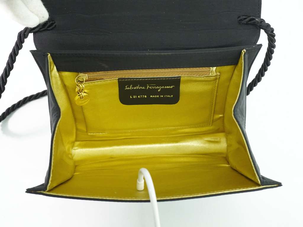 Salvatore Ferragamo Vintage Shoulder Bag Black Good condition - Inside View