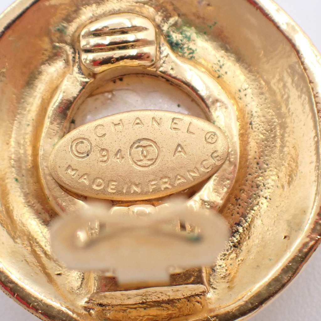 Chanel Vintage Round Clip-On Earrings Gold Good condition - Box View