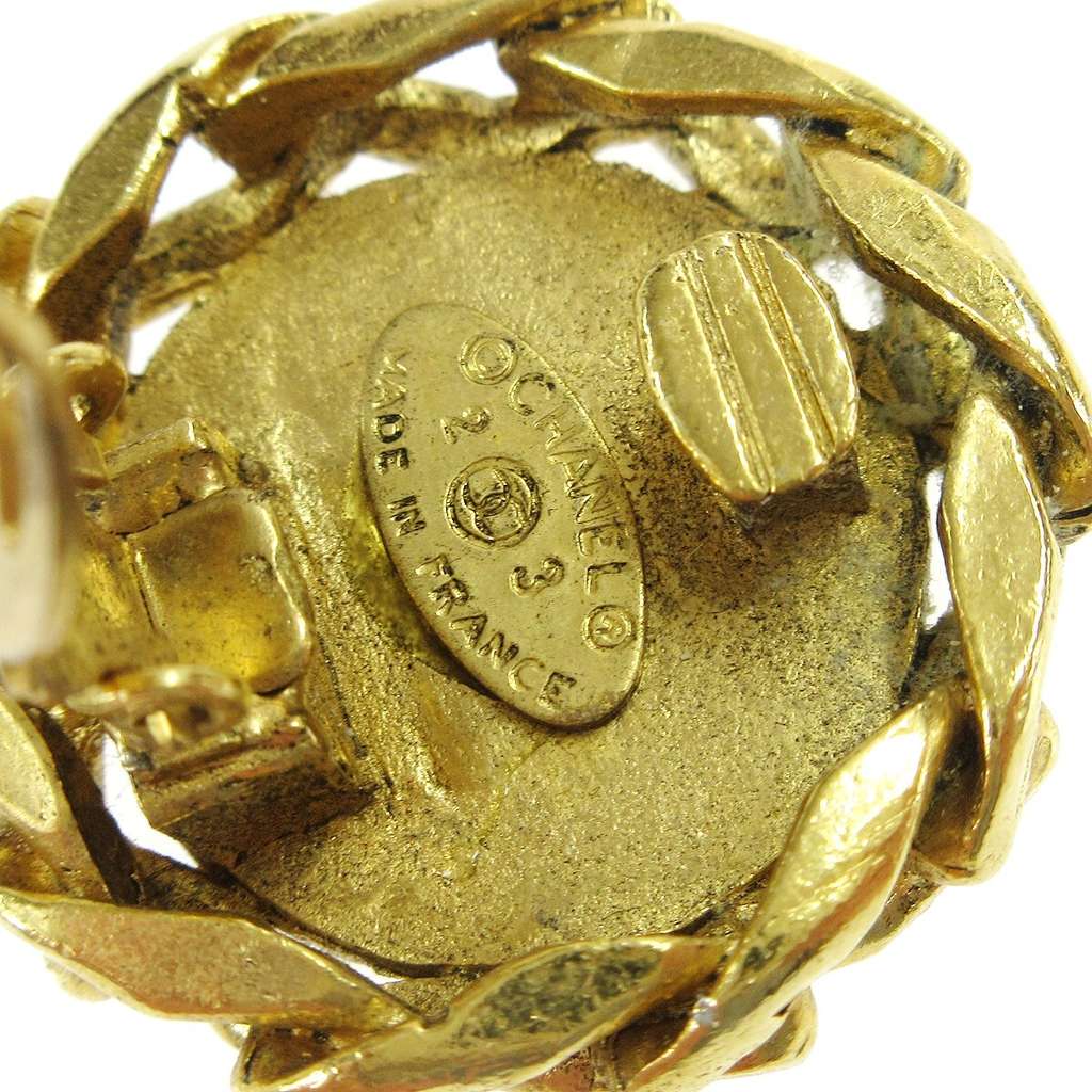 Chanel CC Button Clip-On Earrings Gold Good condition - Inside View