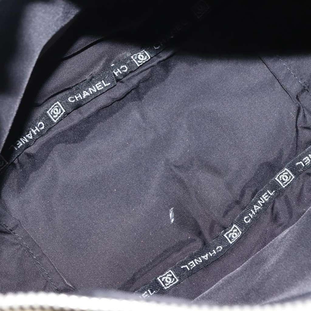 Chanel Vintage Crossbody Bag Beige Canvas Good condition - Box View