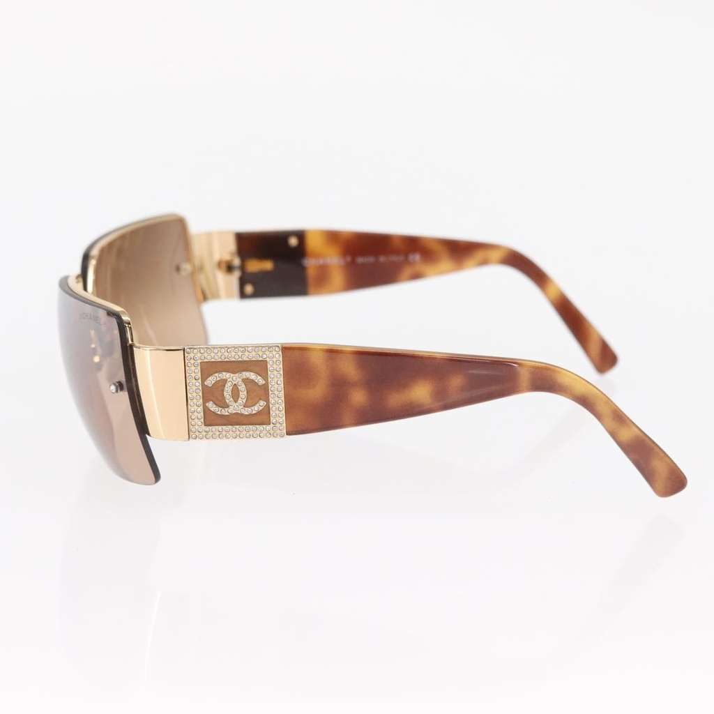 Chanel Logo CC Sunglasses Brown Plastic Good condition - Model View
