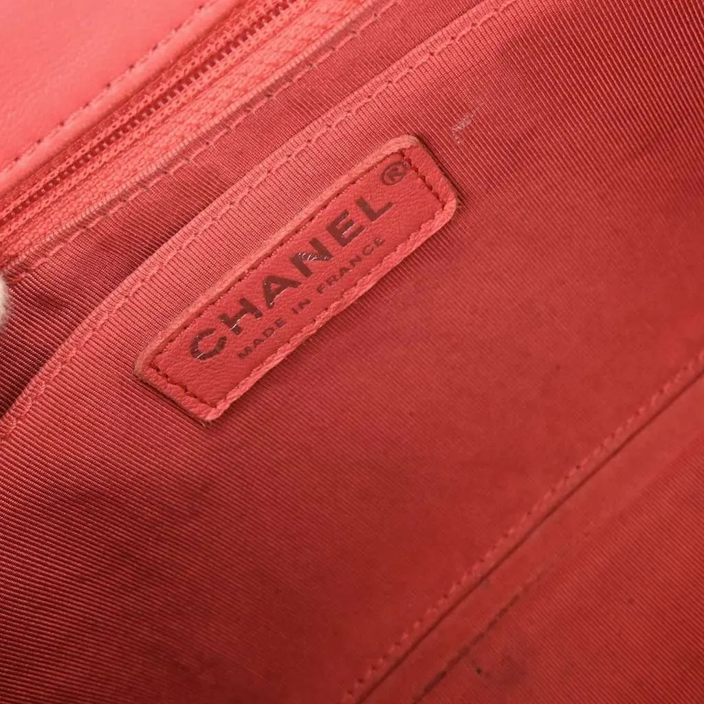Chanel Flap Bag Multicolor Patchwork Burgundy Tweed Good - Model View