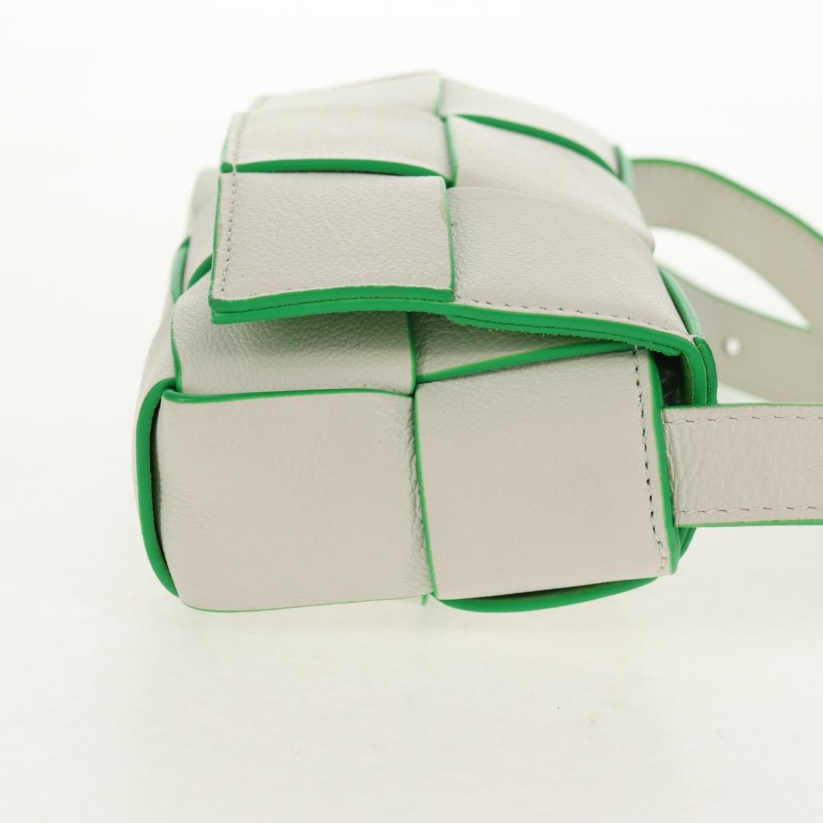 Bottega Veneta Cassette Crossbody Bag White Leather Good condition - Model View