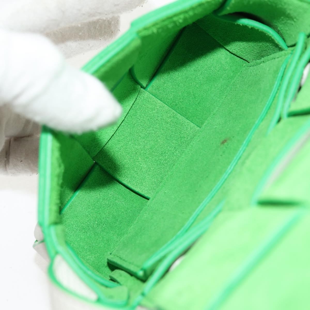 Bottega Veneta Cassette Crossbody Bag White Leather Good condition - Box View