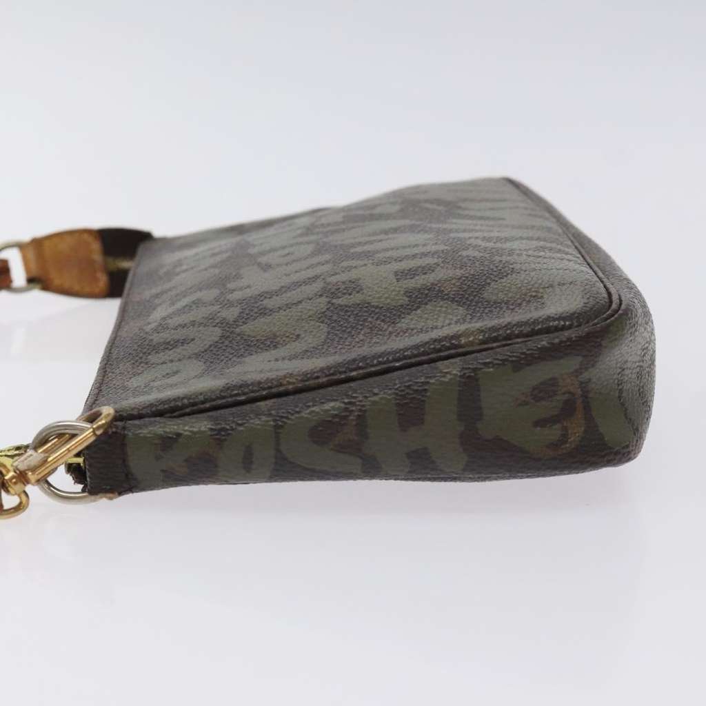 Louis Vuitton Pochette Accessoires Khaki Canvas Good condition - Model View