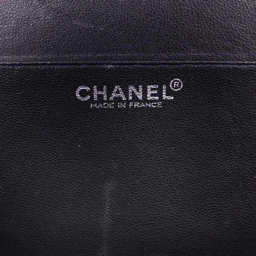 Chanel Square Stitch Frame Clutch Black Leather Good condition - Model View
