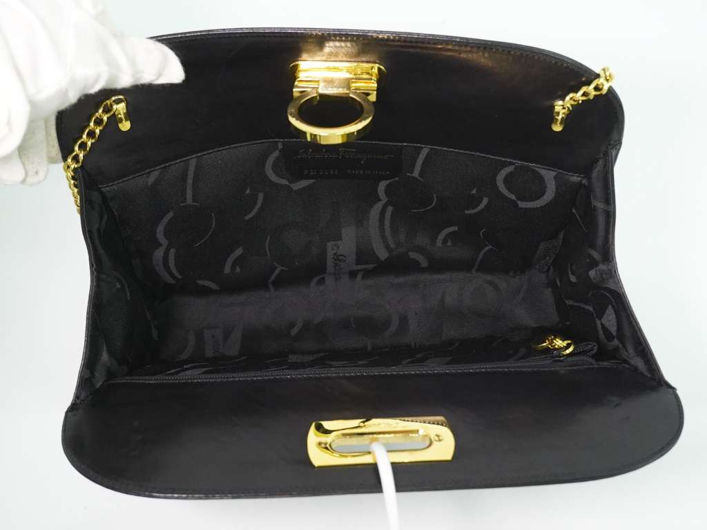 Salvatore Ferragamo Vintage Gancini Chain Shoulder Bag Black Leather Good condition - Inside View