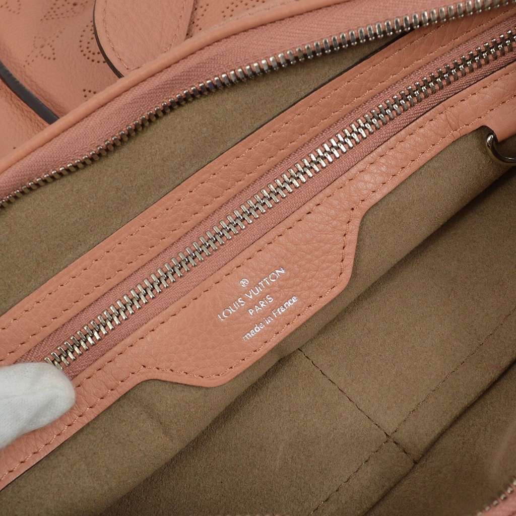 Louis Vuitton Selene Handbag Pink Leather Good condition - Model View