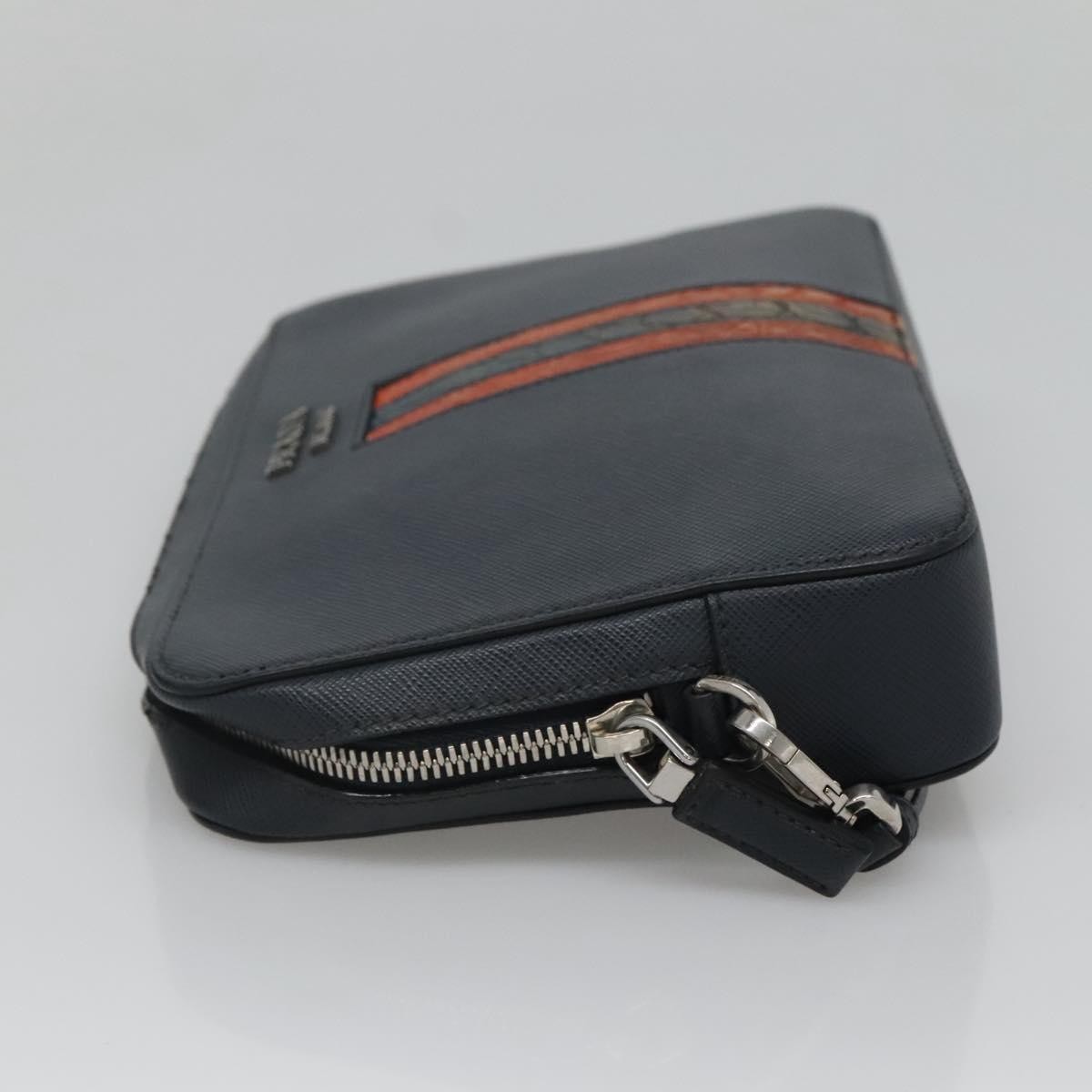 Prada Zip Pochette Navy Leather Good condition - Model View