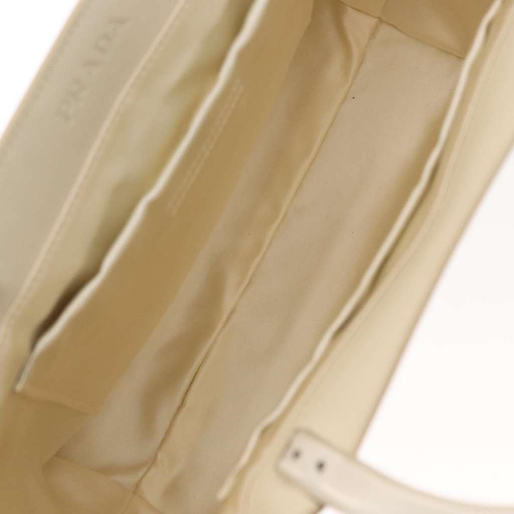 Prada Vintage Tote White Leather Good condition - Model View