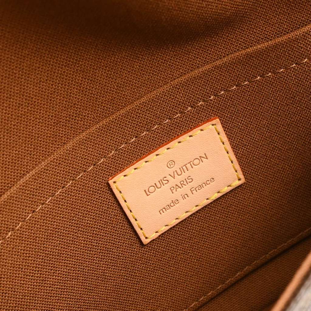 Louis Vuitton Marelle Waist Bag Brown Canvas Very good condition - Model View