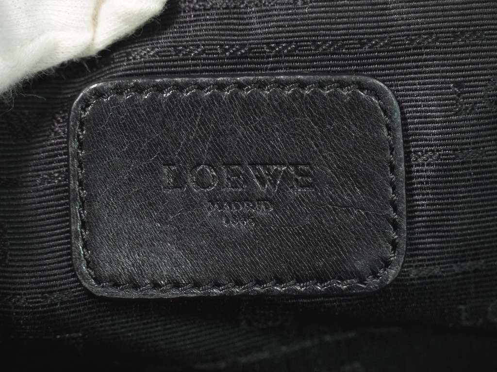 Loewe Amazona Bag Gold Leather Fair condition - Model View