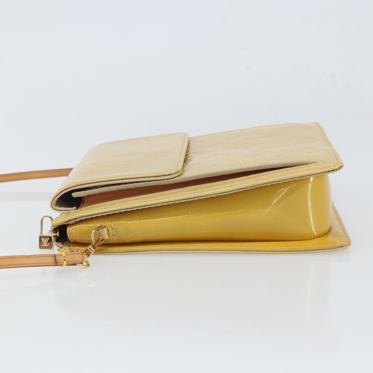 Louis Vuitton Mott Handbag Beige Good condition - Model View