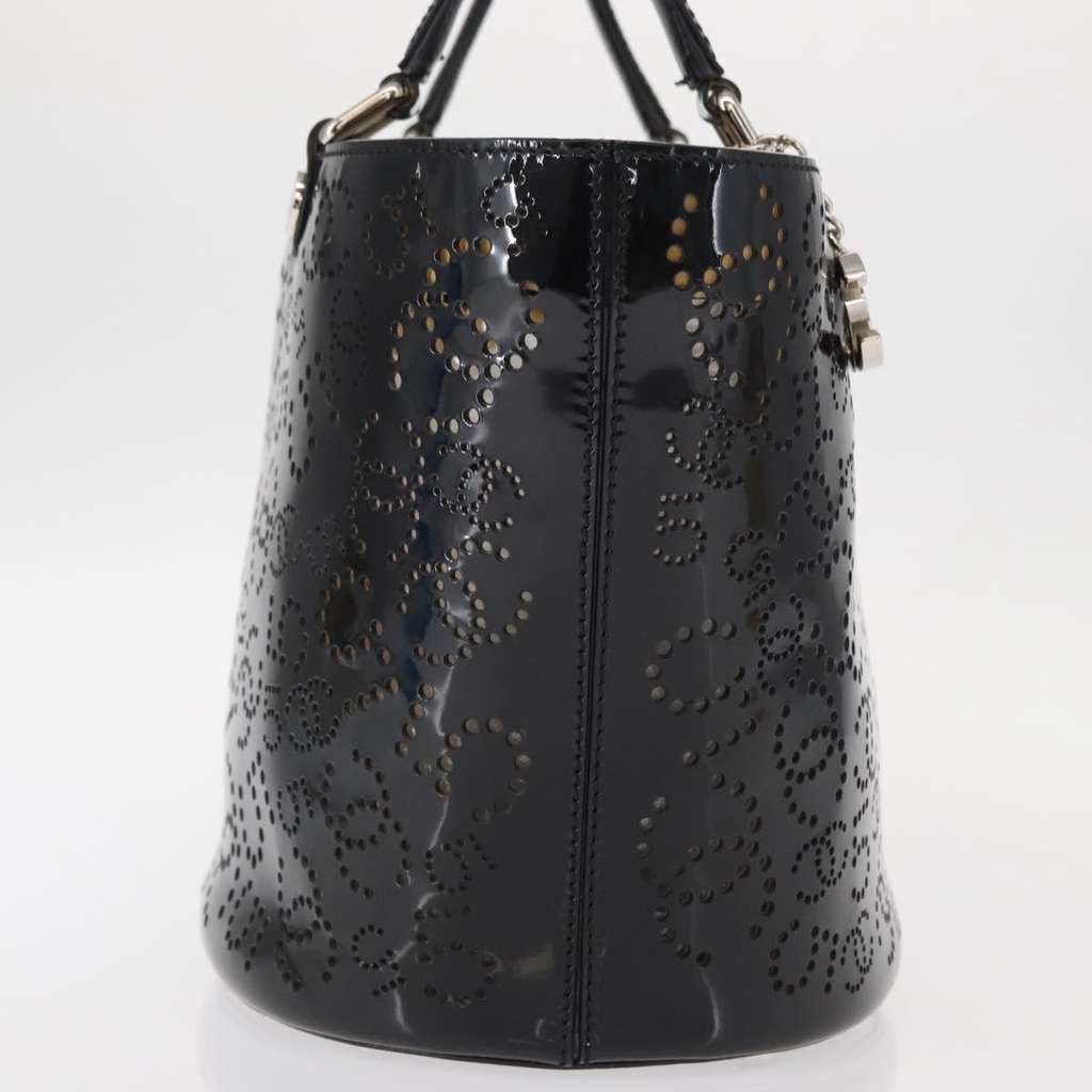 Chanel CC No.5 Shopping Tote Black Good condition - Model View