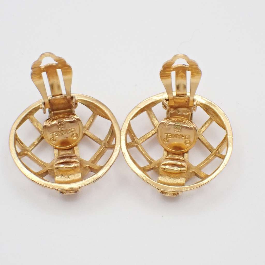 Chanel Vintage CC Round Clip-On Earrings Gold Good condition - Inside View