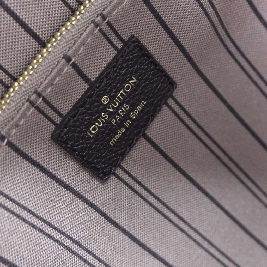 Louis Vuitton Sorbonne Backpack Black Leather Good condition - Model View