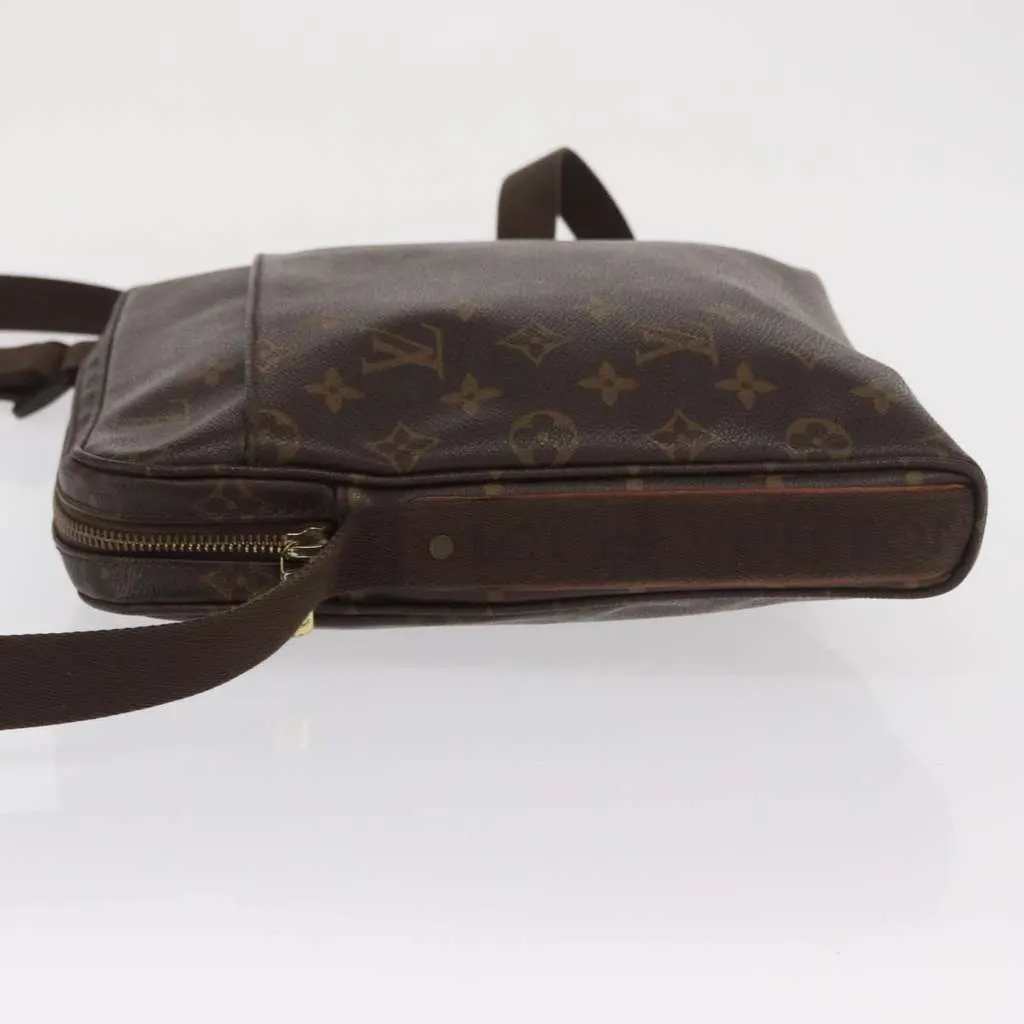 Louis Vuitton Trotteur Beaubourg Handbag Brown Canvas Good - Model View