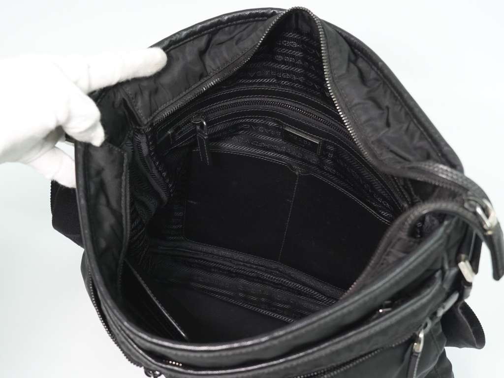 Prada Double Pocket Zip Messenger Black Good condition - Inside View