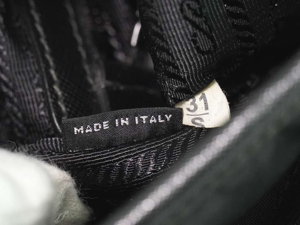 Prada Double Pocket Zip Messenger Black Good condition - Box View