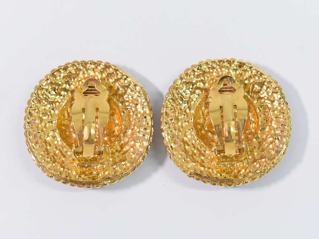 Chanel Vintage Round CC Clip-On Earrings Gold Good condition - Back View