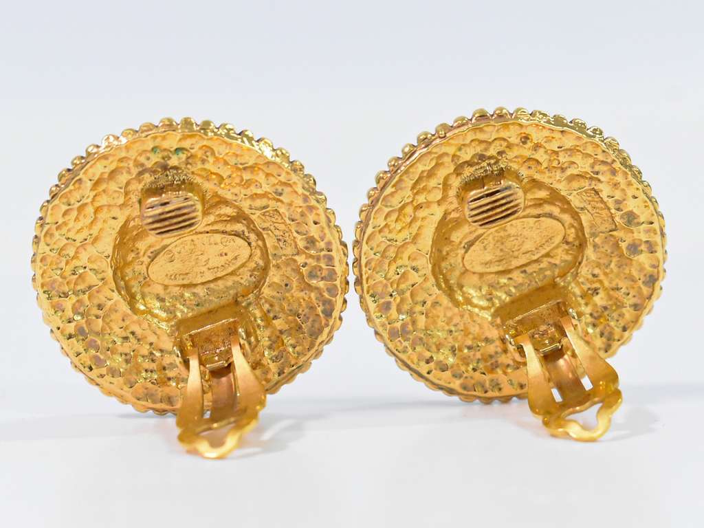 Chanel Vintage Round CC Clip-On Earrings Gold Good condition - Inside View