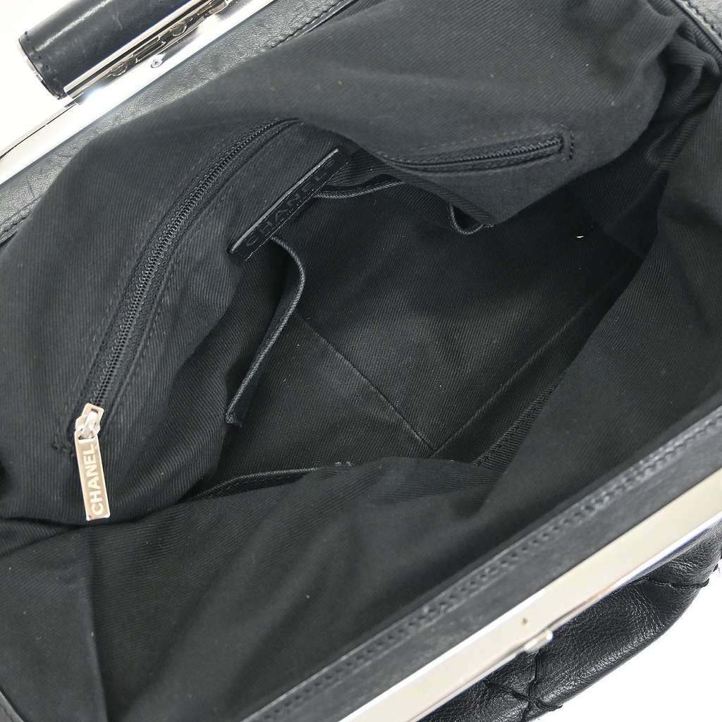 Chanel Expandable Zip Around Frame Bag Black Leather Good condition - Inside View